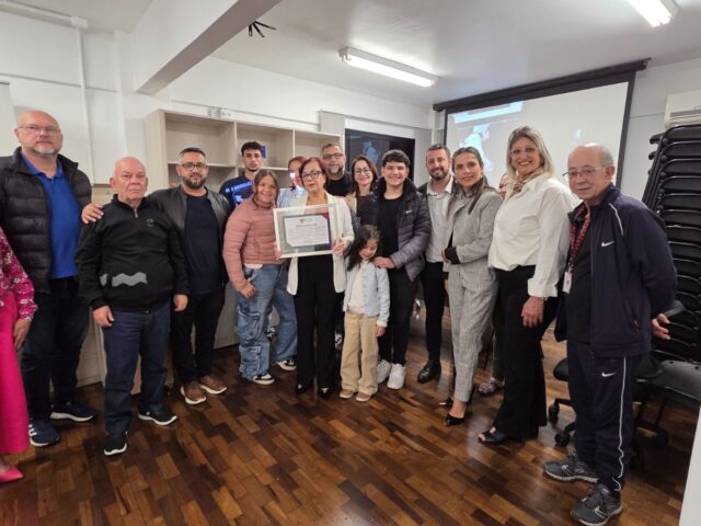 Conselho Municipal de Saúde de Criciúma homenageia Sadi Corrêa por sua trajetória de dedicação à comunidade